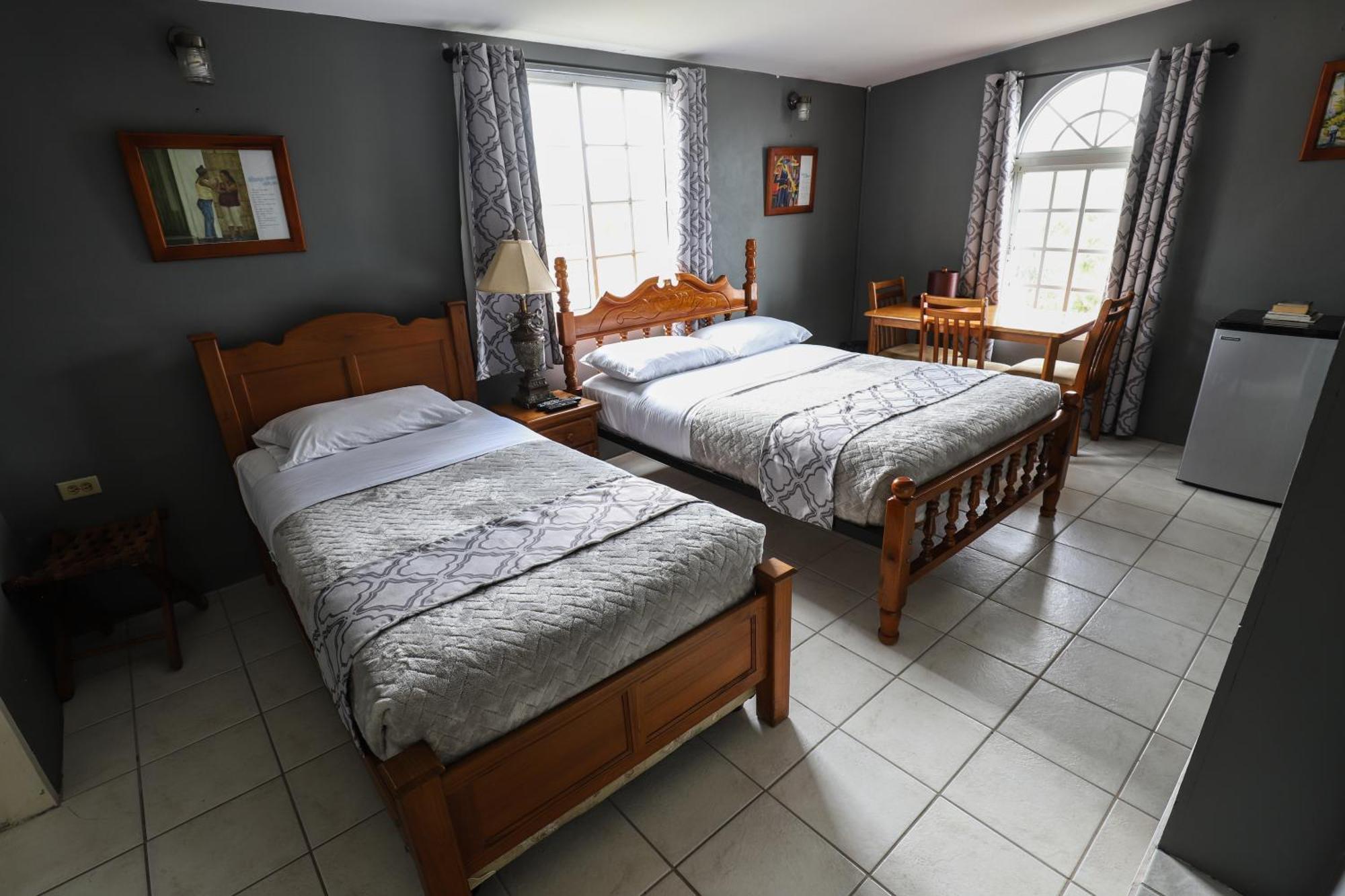 Airport Inn Piarco 외부 사진
